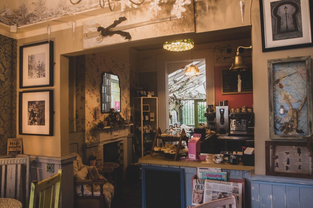 Lampost Cafe à Belfast : l'univers de Narnia