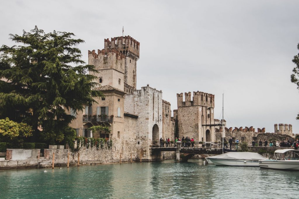 Visiter Sirmione sur le lac de Garde en Italie