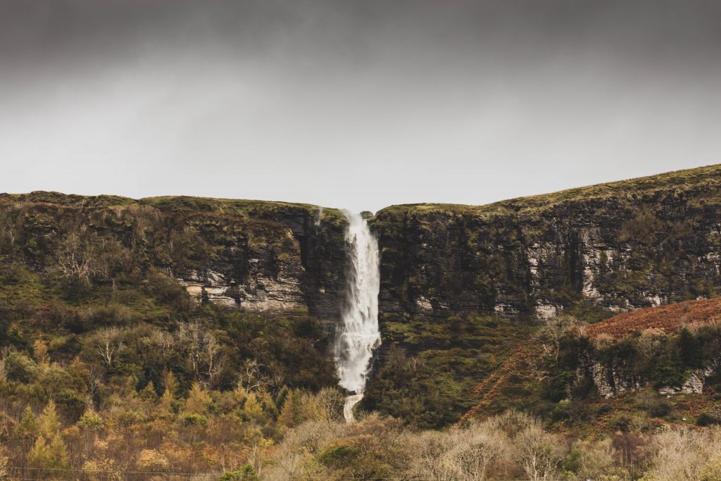 La cascade du Devil's Chimney en Irlande