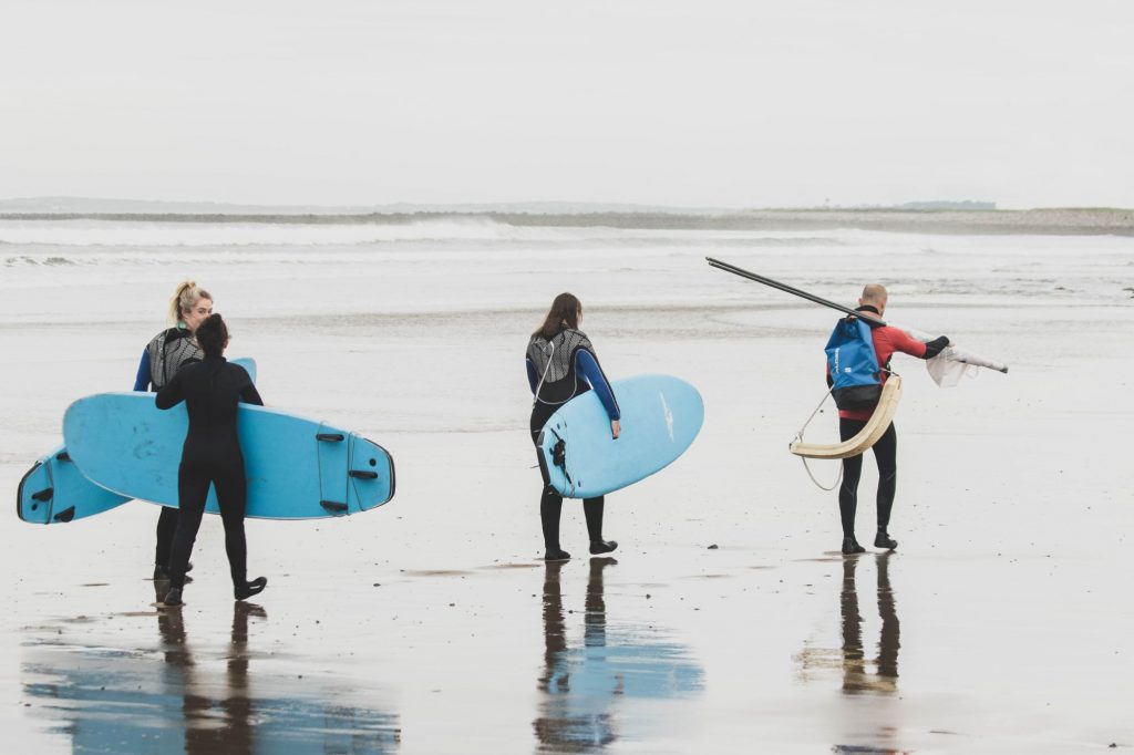 Surfer en Irlande à Strandhill