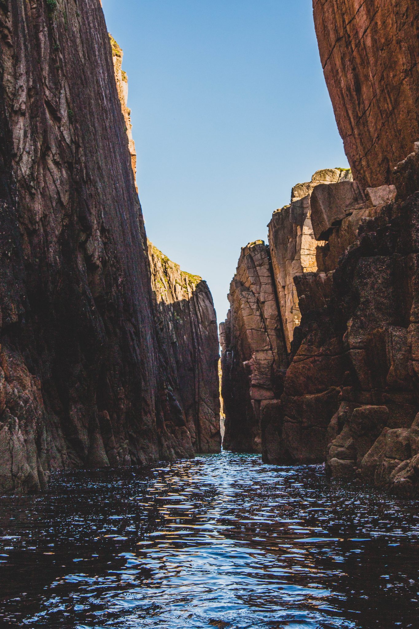 Faire du kayak au pied des falaises de Owey Island Vio Vadrouille